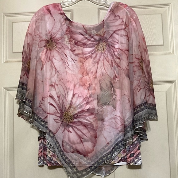Beautiful tank with sheer overlay size M - Picture 1 of 11